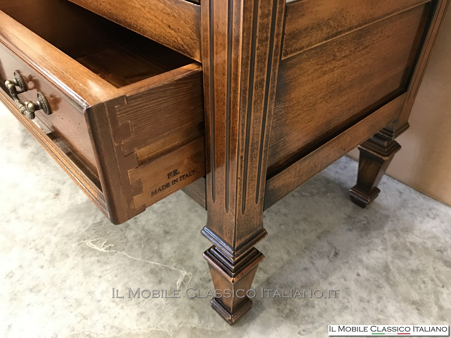 vetrinetta legno massello classica